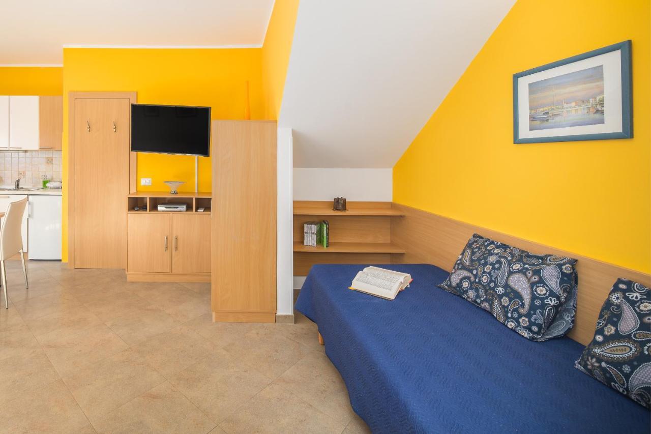 Apartment Gloria Premium Porec Esterno foto